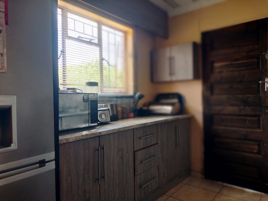 3 Bedroom Property for Sale in Molifi Tau Kloof Free State